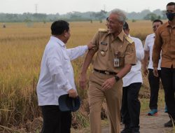 Prabowo-Ganjar Tampil Akrab di Kebumen Bareng Jokowi, Ujang Komarudin : Capres-Cawapres Ideal 2024