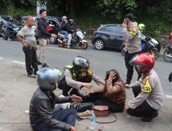 Kapolres Sukabumi Turun Langsung Membantu Korban Kecelakaan Lalulintas